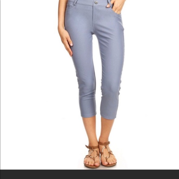 NWT CLASSIC SKINNY CAPRI LEGGINGS!! - Picture 1 of 5